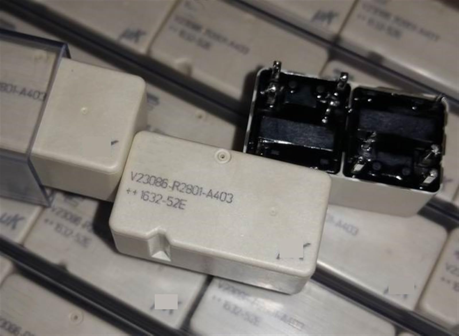 Relé V23086-R2802-A403 soluciona fallos de cierre y confort 12V 3