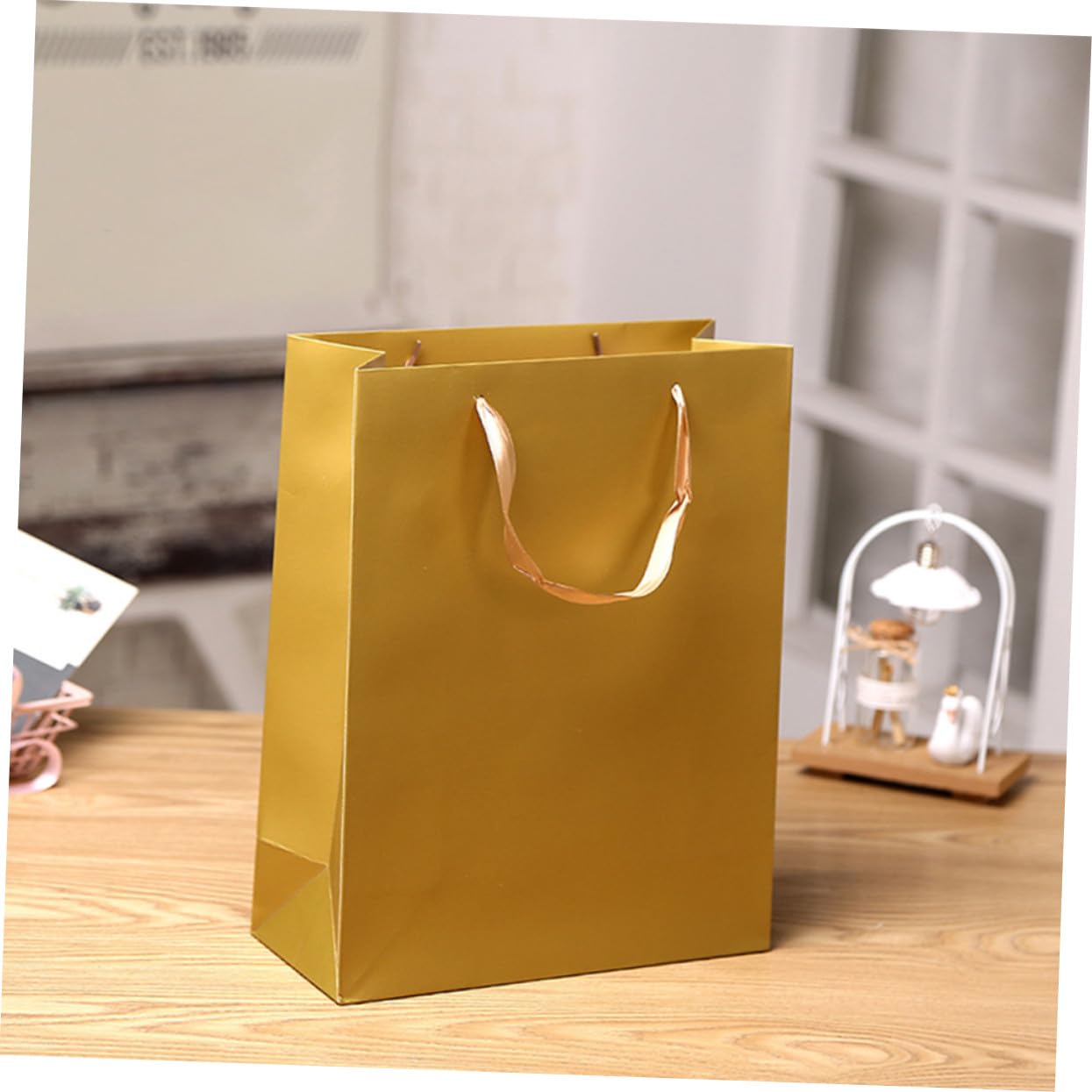 DIKACA 12 pezzi Sacchetti Regalo Carta Oro con Manico Buste Natalizie e Festa per Dolci Caramelle e Abbigliamento Buste Pieghevoli Leggere e Affidabili per Regali e Party