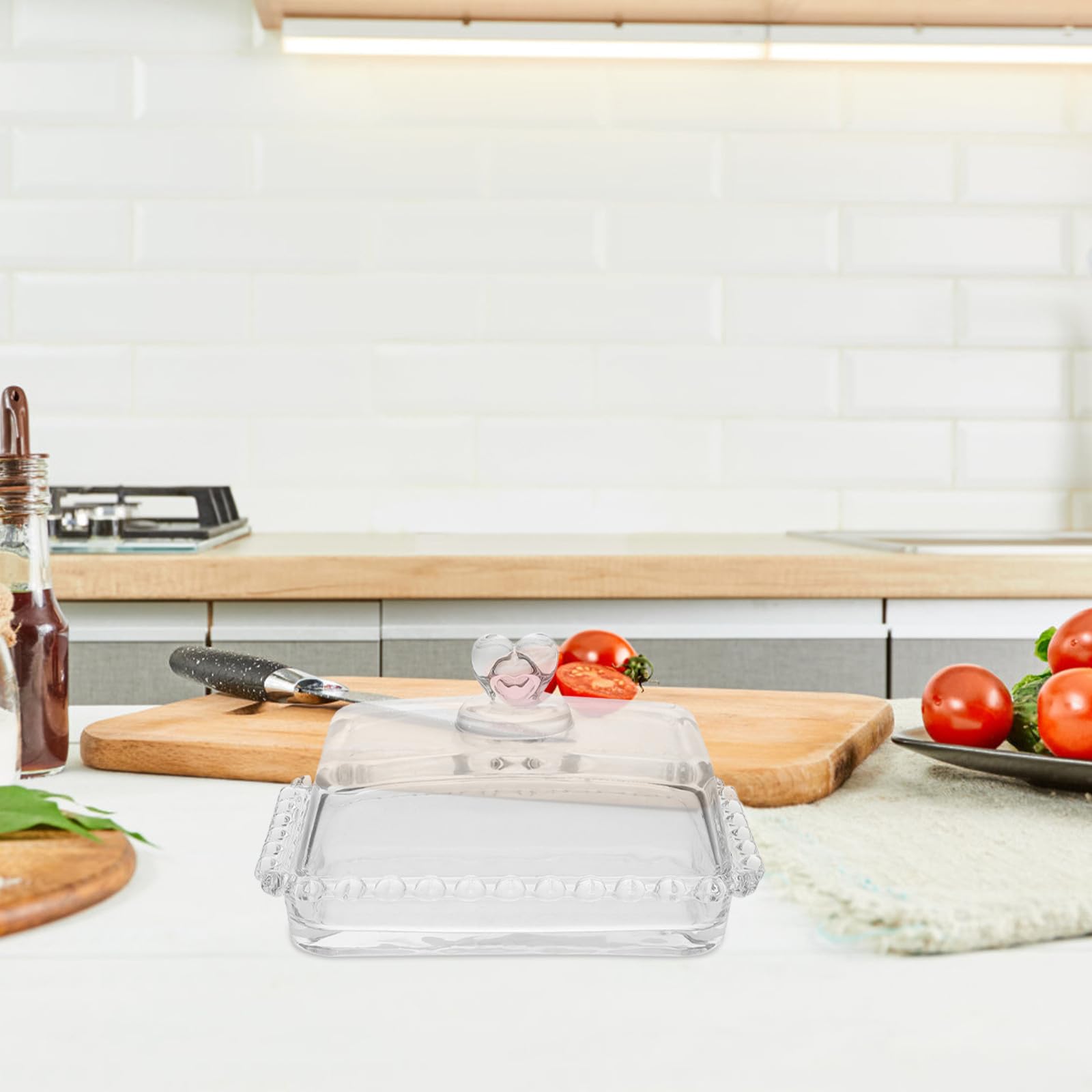 Veemoon Beurrier en Verre Transparent avec Couvercle Anti-Poussière Plateau à Beurre Compact Plat à Fromage et Porte-Beurre pour Réfrigérateur et Service à Table Design Cœur avec Bords