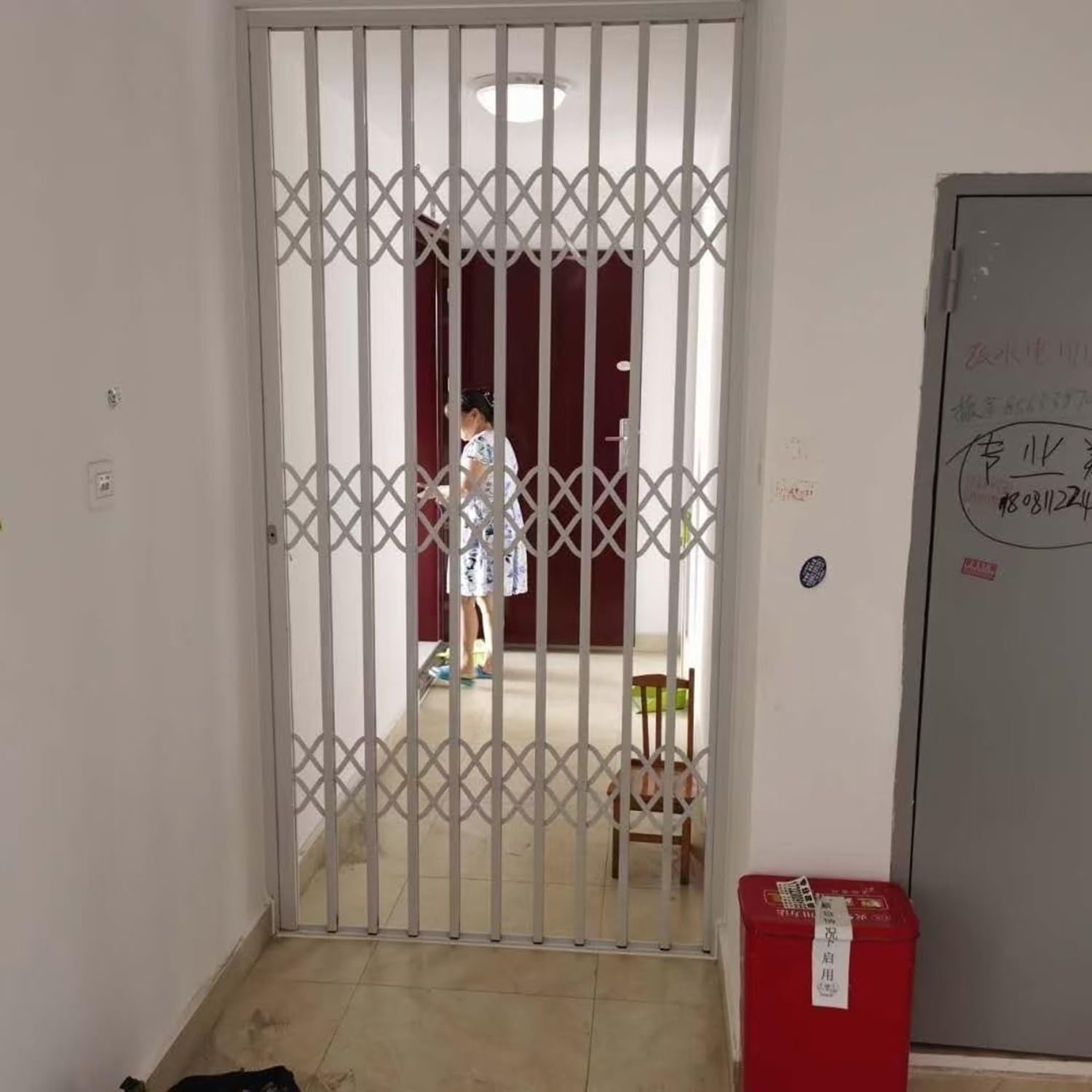 Garde Corps Fenetre Barreaux de Sécurité Blancs Réglables pour Fenêtres Intérieures Anti-effraction, Grande Porte Antivol Pliable pour Sous-sol D'appartement, 100 120 140 160 180cm(140x180cm/55inx71in