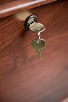 Vista 7 de Rustic Red Door Co. Cofre de cedro Hope con parte superior de cascada, caja de almacenamiento de madera hecha por Amish para dormitorio, manta