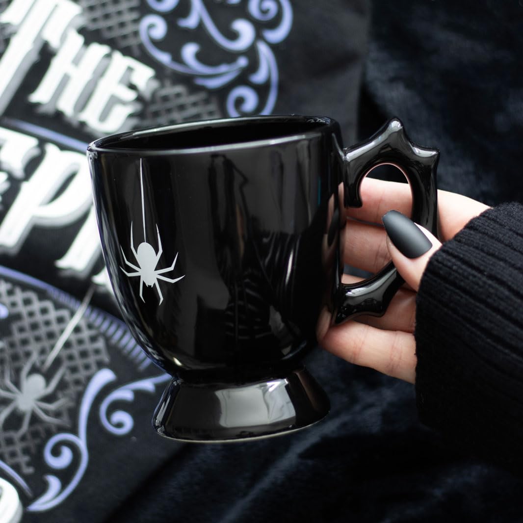 Something Different Wholesale Gotische Teetasse mit dornigem schwarzem Griff und aufgedrucktem Spinnen-Detail – ideal für einzigartige Teemomente – umarmen Sie dunkle Eleganz in jedem Schluck
