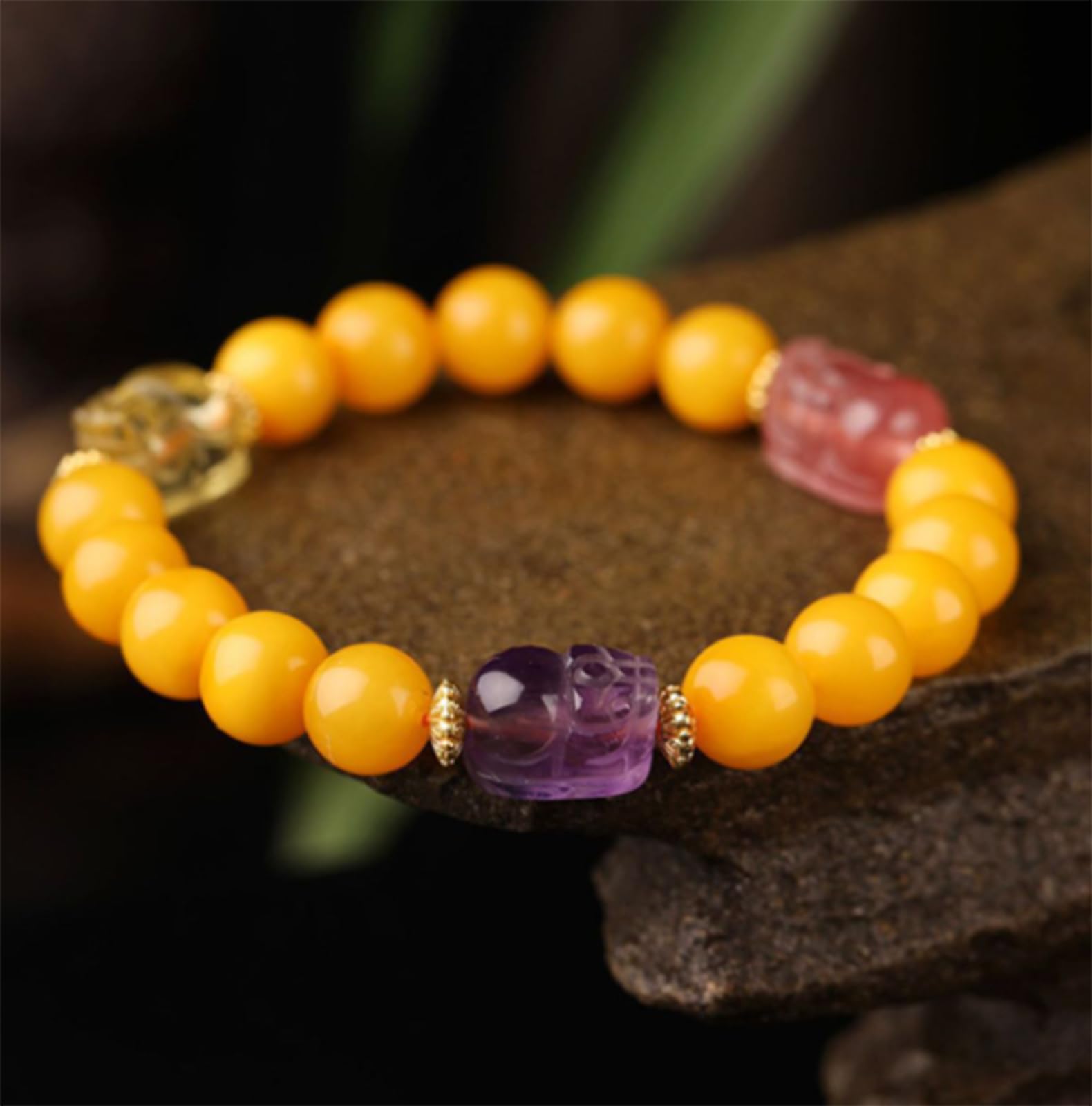Natürliches Honigbernsteinarmband mit Kristall-Pixiu-Anhänger, handgefertigtes Stretch-Edelsteinarmband, Chakra-Reiki-Heilarmband für Damen und Herren