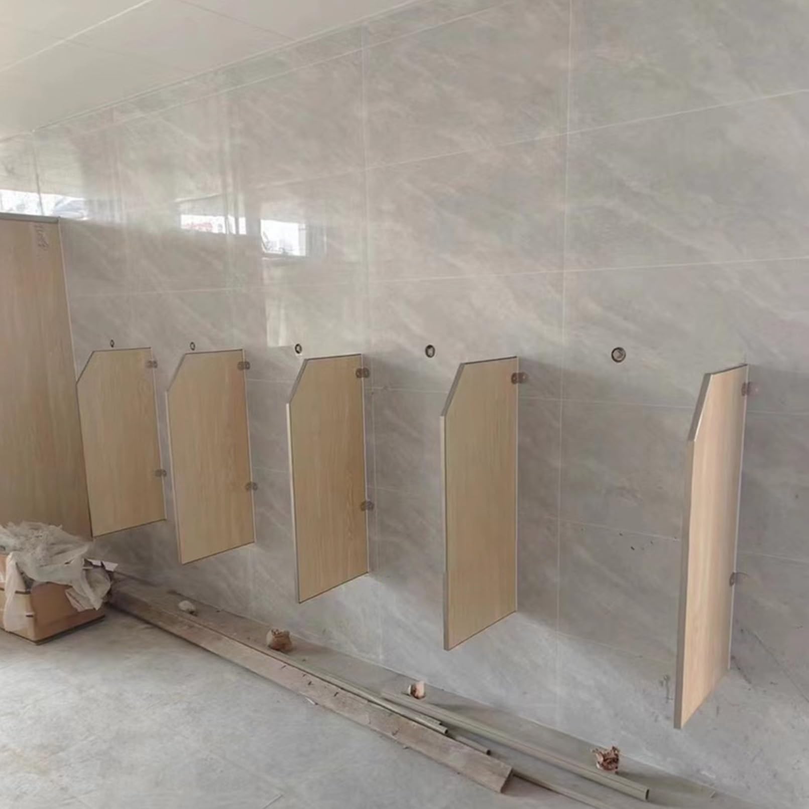 GJZQDKX Men's Wall-Mounted Urinal Partition Divider - Toilet for Schools Kindergartens Shopping Malls Public Restrooms - 4PCS Set for Enhanced Hygiene and Comfort