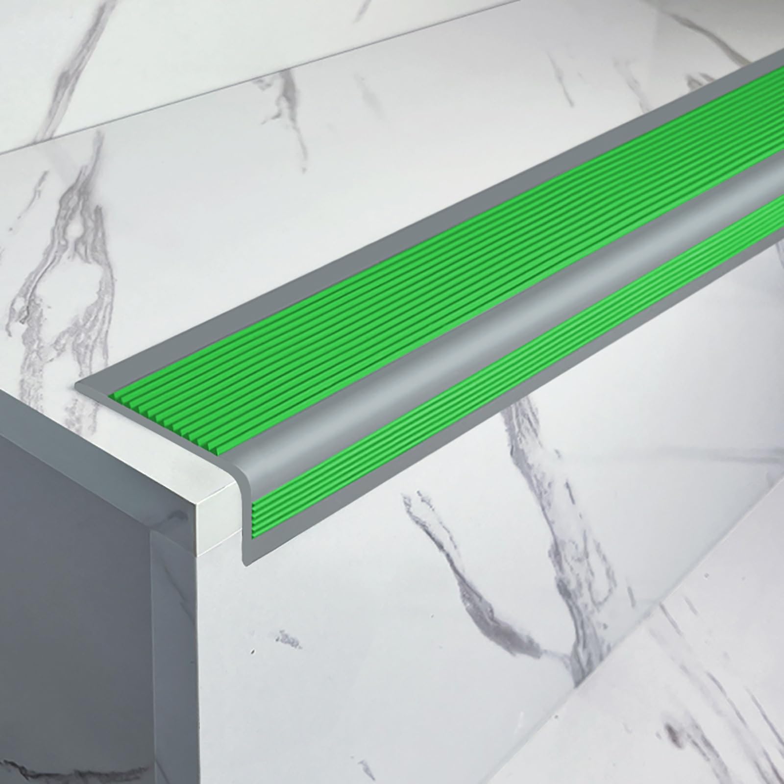 Nez de marche PVC gris autoadhésif antidérapant pour la protection des bordures d'escalier