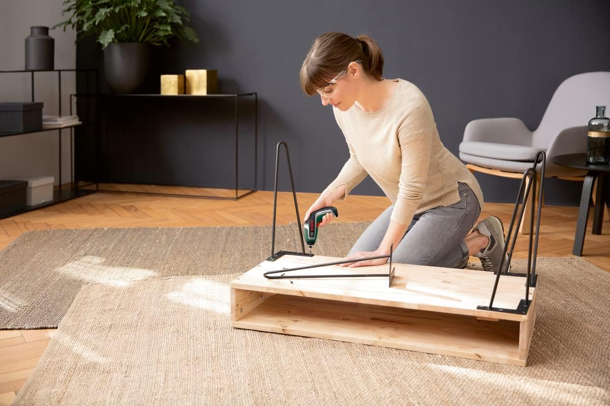 Bosch IXO7 Cordless Screwdriver (main unit only, bit set (10 pieces), magnetic bit holder, micro USB cable (Type-B), carrying case)