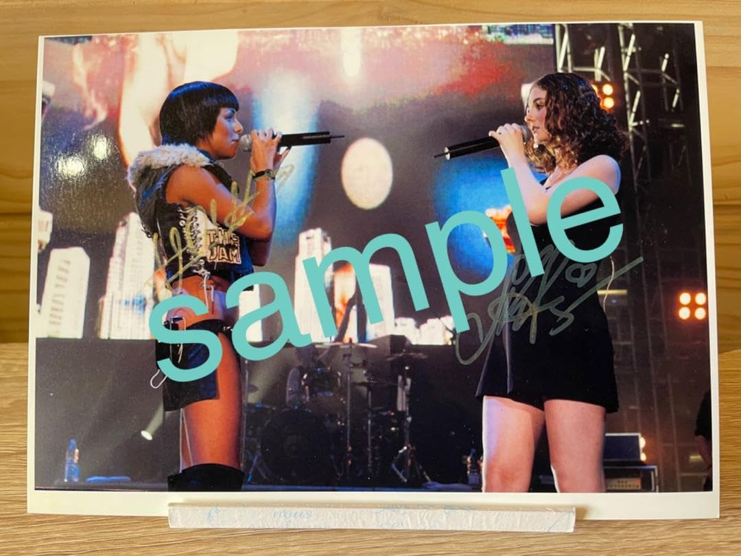Amazon.co.jp: t.A.T.u 直筆サイン 生写真 NO.1 : おもちゃ