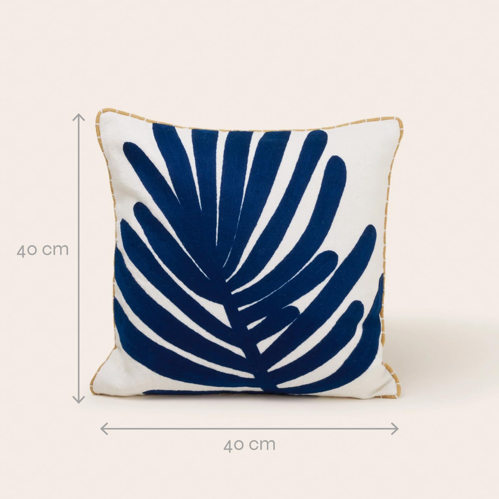Madura - Housse de Coussin Lin Brodée 40x40 cm - Feuille de Palmier - Broderie Élégante - Collection Tropicale - Ecru Indigo - Décoration Salon Chambre Canapé - TROPI