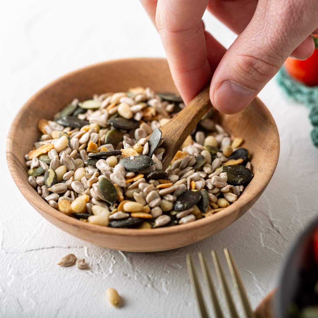süssundclever.de® Bio Salat-Topping | mit Pinienkernen | 1,0 kg | unbehandelt | plastikfrei und ökologisch-nachhaltig abgepackt