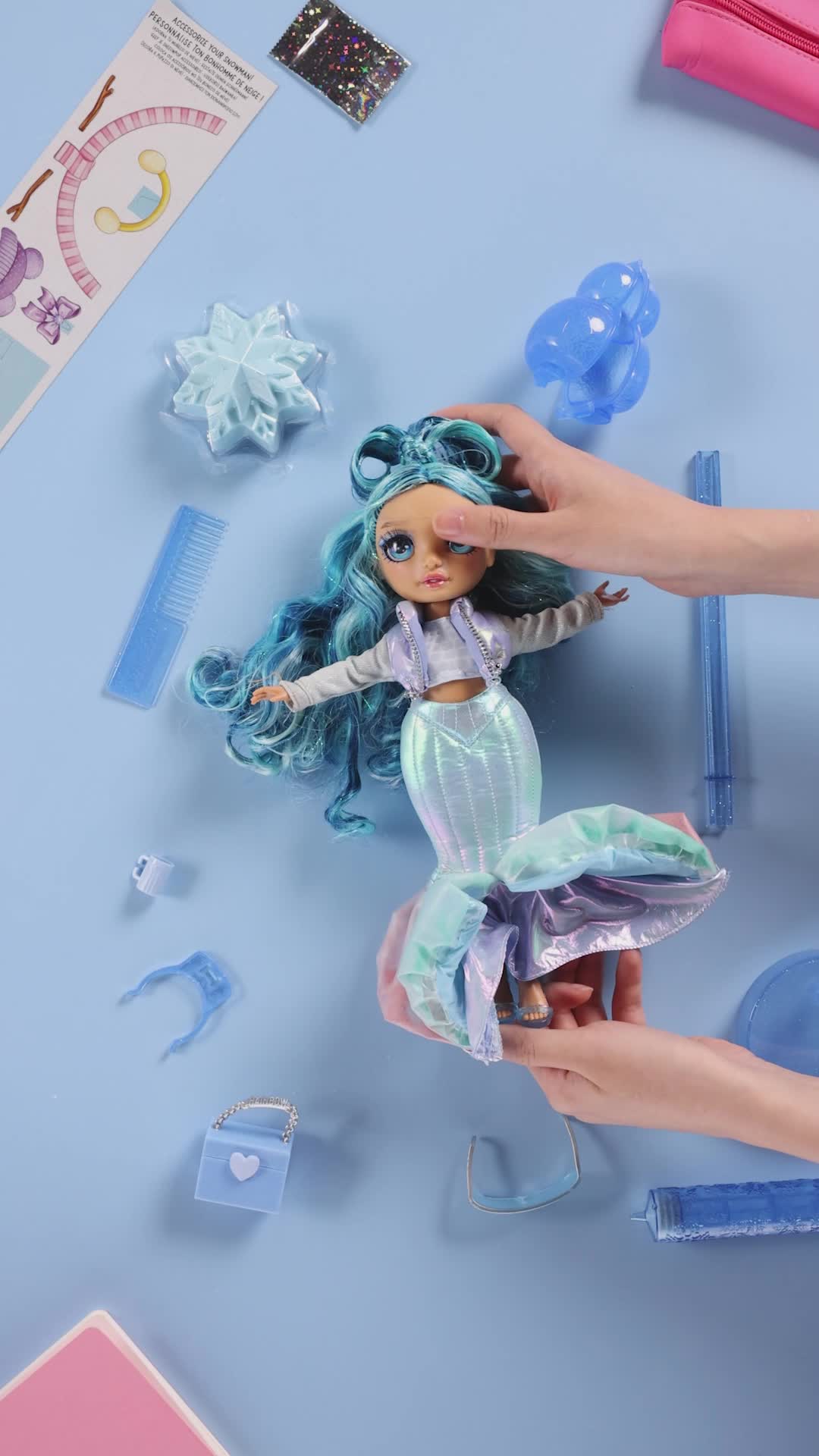 Rainbow High Winter Wonderland Doll – Blue Outfit With Magic Snow & Snowman Craft Kit