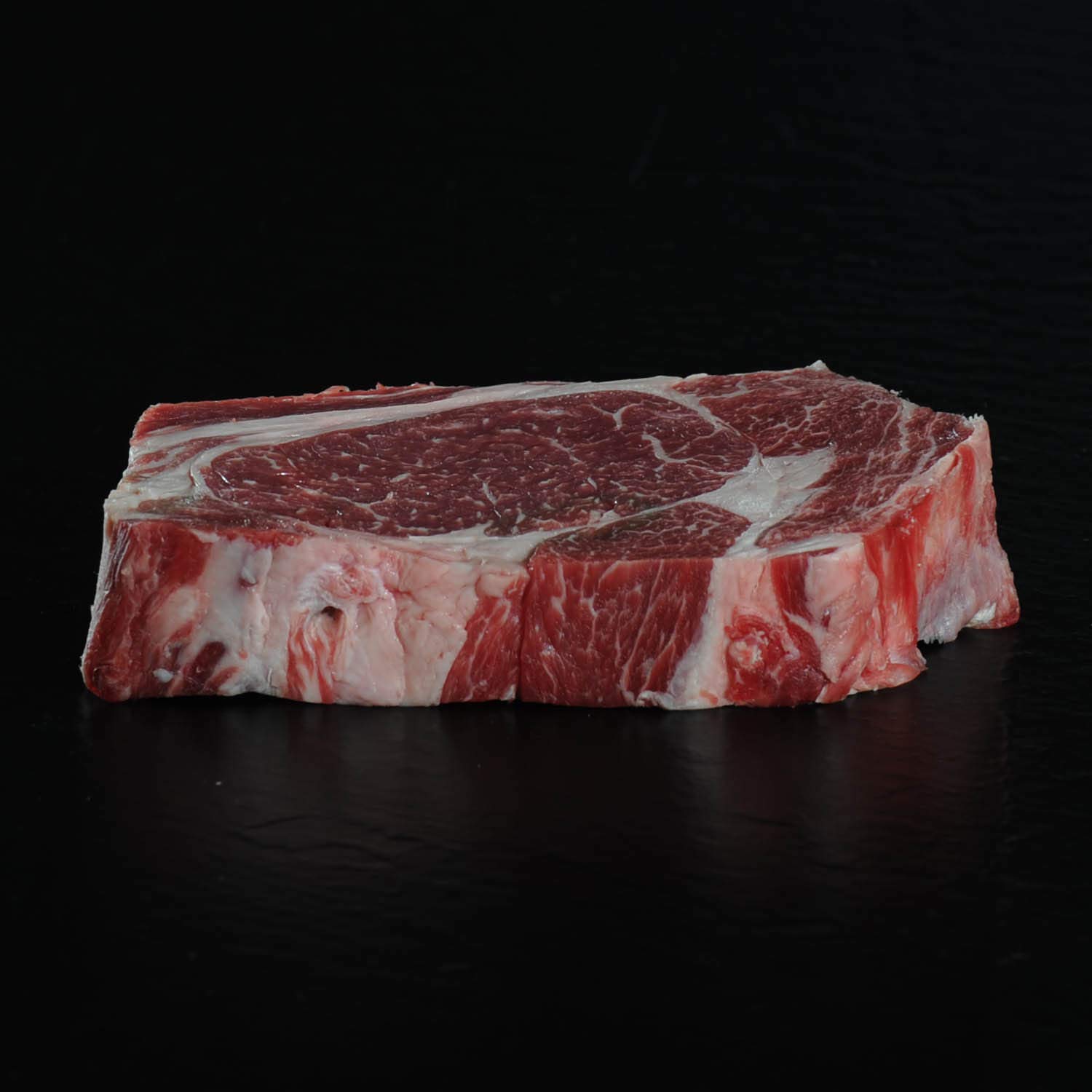 Dry-Aged Ribeye/Entrecôte-Steak Black-Label 400g von DER LUDWIG, Rindfleisch von der Simmentaler Färse, vakuumverpackt, ausgeprägte Marmorierung, perfekt zum Grillen oder Braten