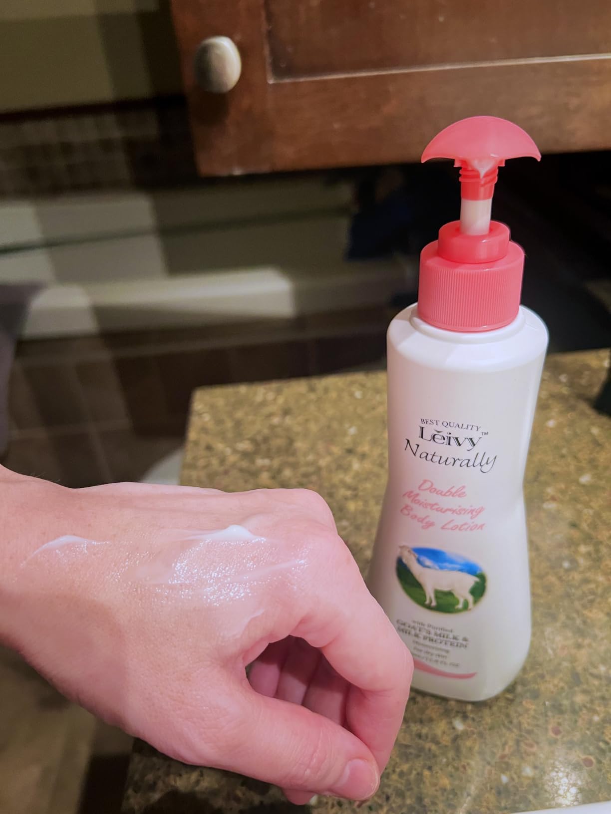 Leivy Lěivy Goat Milk Body Lotion, Fresh & Cozy, Deeply Moisture Skin Care, Lightweight & Non-Greasy, for All Skin Types with Vitamins E & Hydrolyzed Milk Protein, White, 11.8 fl oz