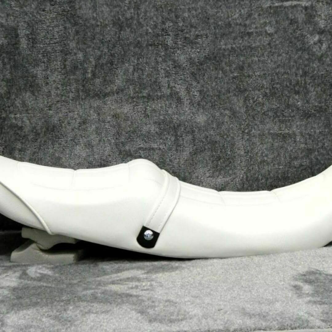 ゼファーΧ　白Ｚ２仕様　シート/白皮 アンコ抜き 完成品 カワサキ K-029 新品 Z1 Z2 750RS 純正タイプ アンコ抜き 白 シート