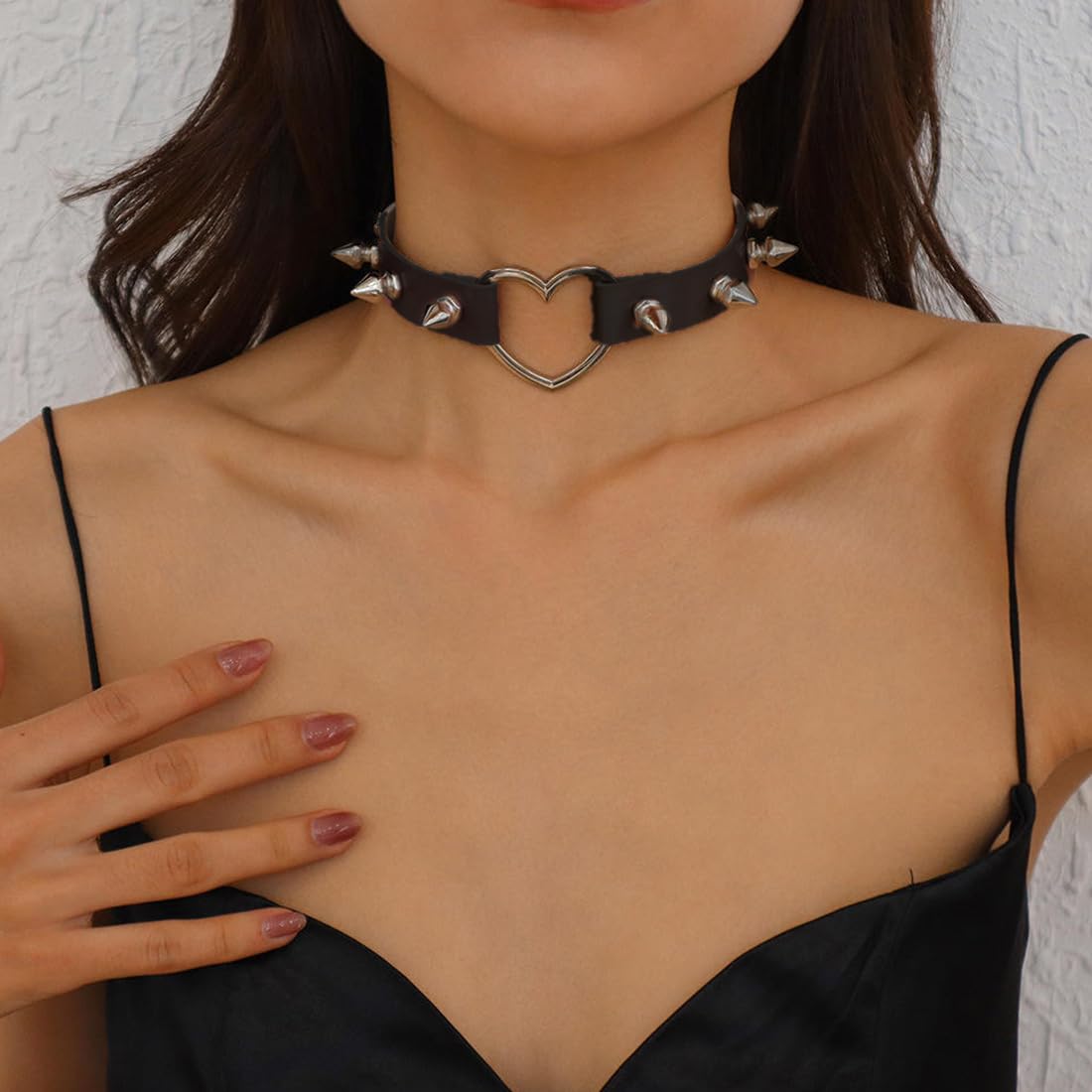 Collana Choker in Lega con Cuore a Cavità per Ragazze e Donne, Perfetta per Party e Club Femminili, Realizzata in Pelle Sintetica con Stile Gotico Regolabile, 1 Pezzo