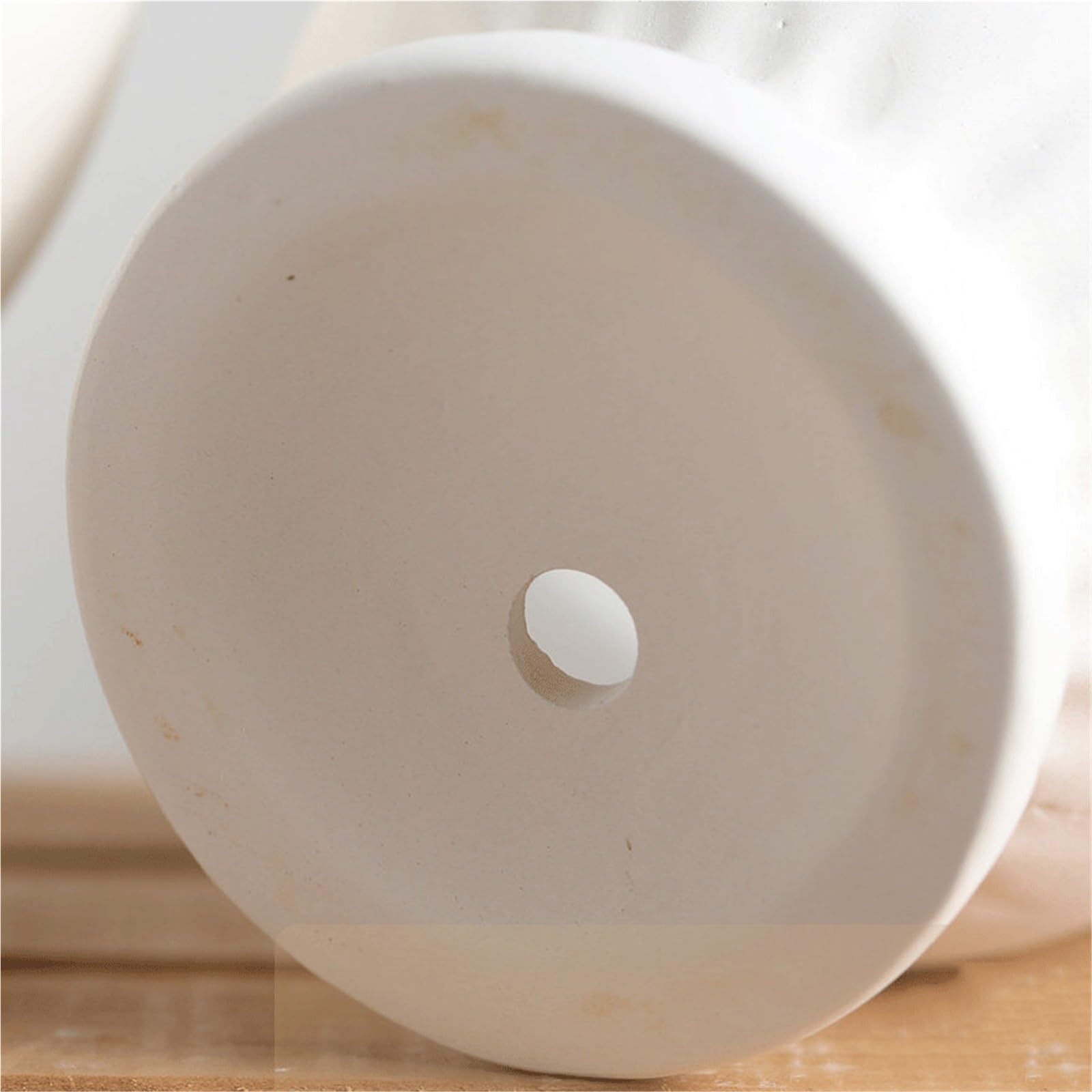 Doniczki ogrodowe Trofeum z reliefową kwiatową obwódką, zwykła ceramiczna doniczka, biała porcelana(Średni)
