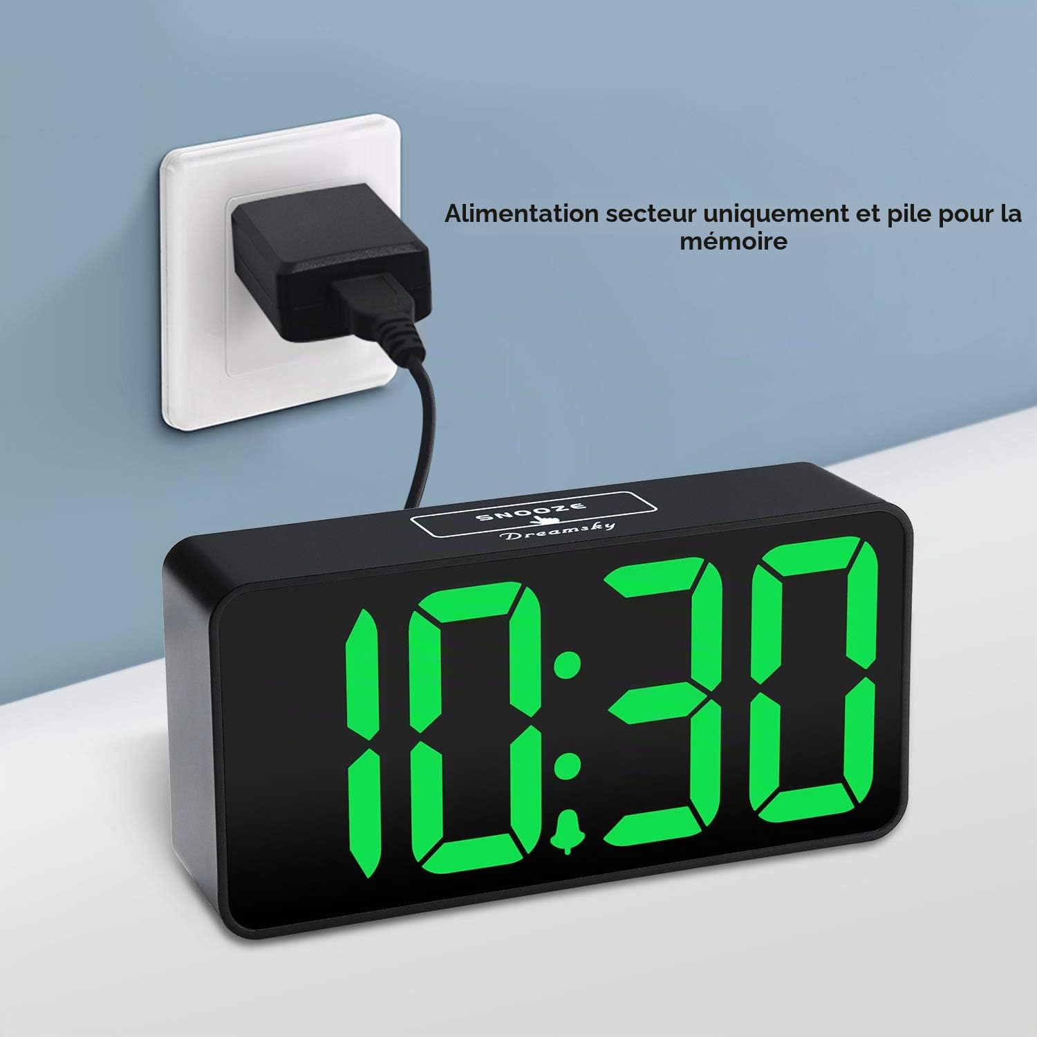DreamSky Petit réveil numérique pour chambre à coucher, grand écran à grands chiffres avec variateur de luminosité, horloge de chevet électrique avec port de charge USB, volume d'alarme réglable