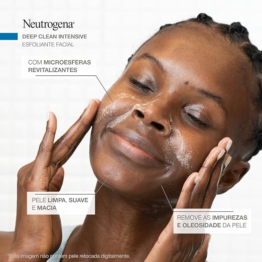 Mulher negra aplicando Neutrogena Deep Clean Intensive Esfoliante Facial no rosto, com texto explicativo