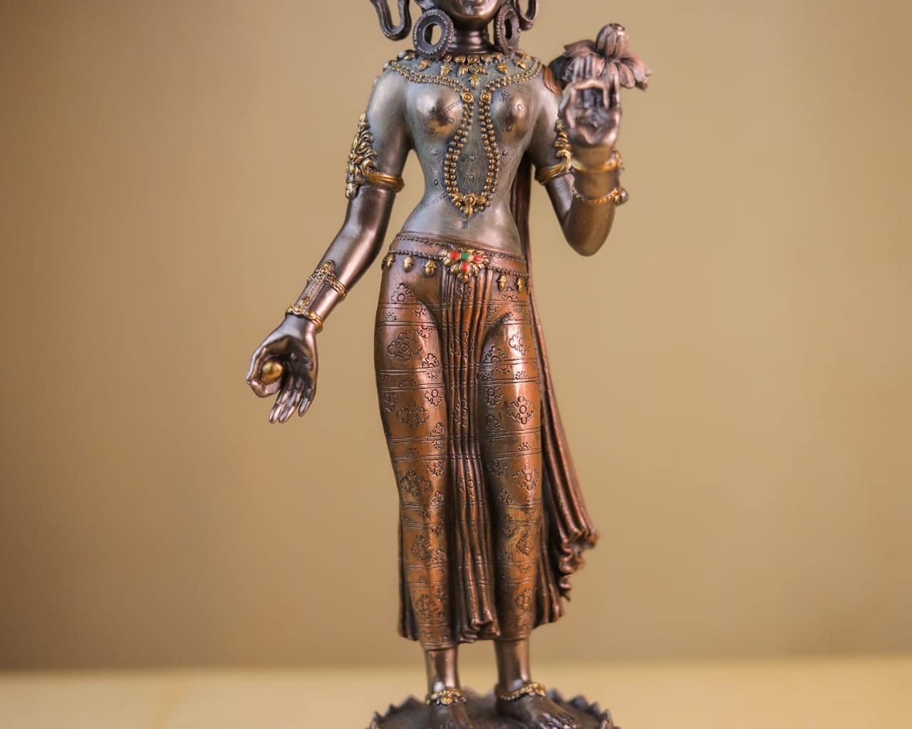 Amazon｜SHIVAJI ARTS タラ像、立っているタラ像、31CM チベットの女神