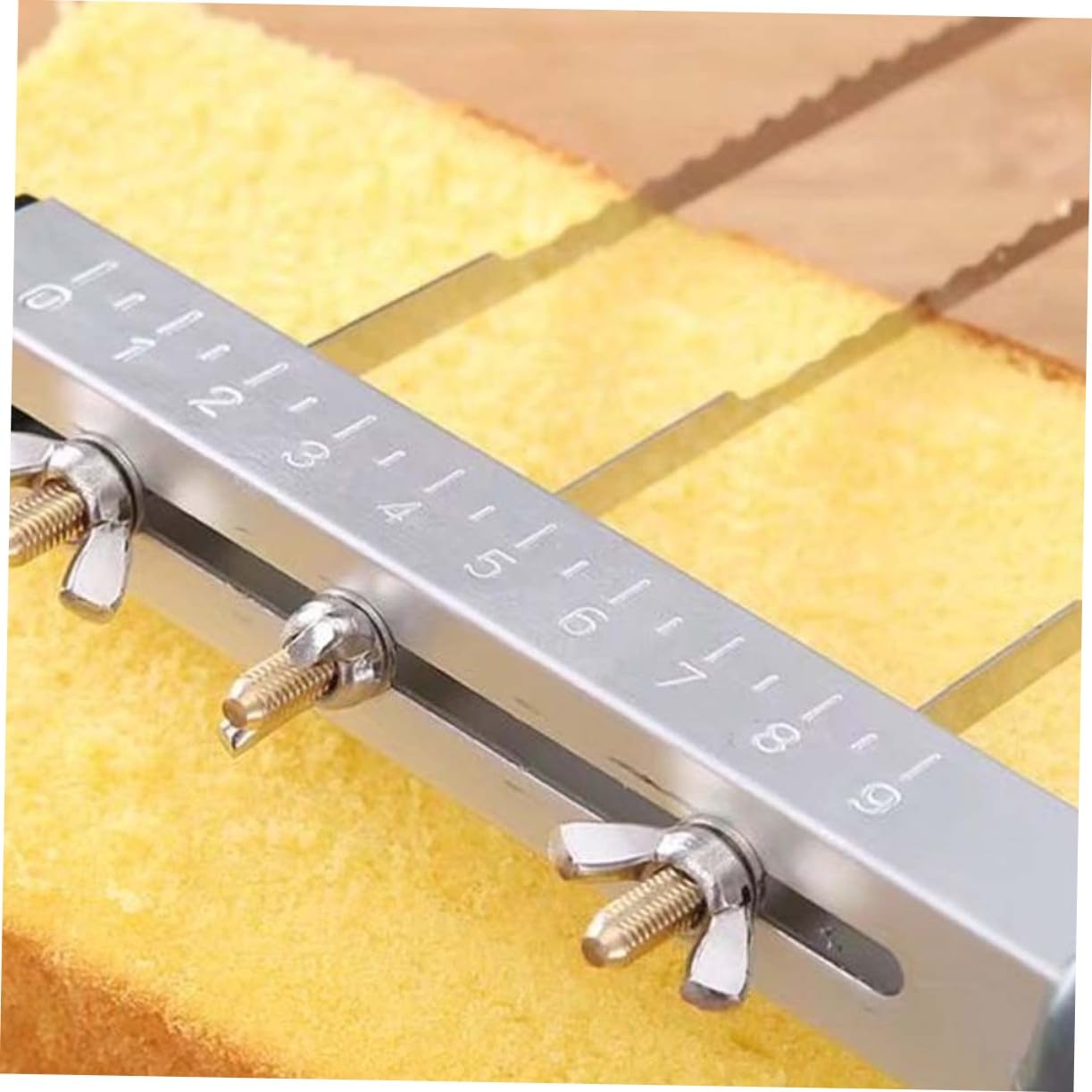 MAGICLULU Coupe-gâteau à 3 Lames Niveleur de Gâteau en Alliage D'aluminium Anti-dérapant pour Pâtisserie Amateur et Professionnel