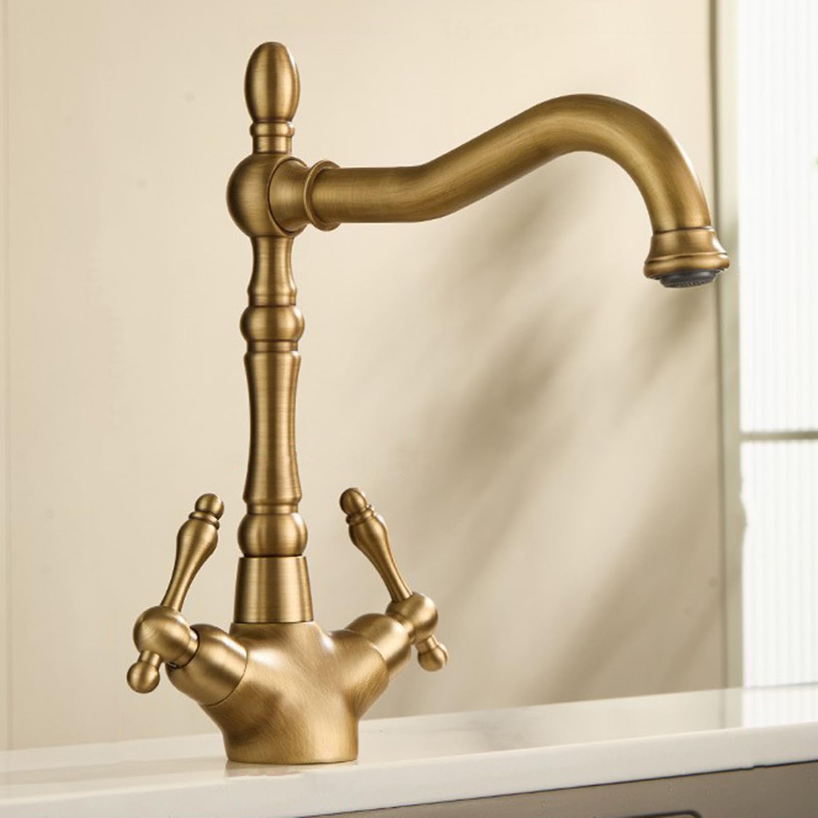 ZYCHSJXA Vintage Antique Brass Kitchen Tap Monobloc Mixer Dual Lever High Arc Swivel Spout Single Hole