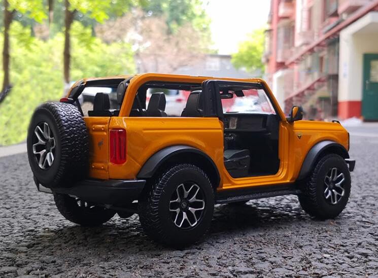 Modelo pre-armado Ford Bronco Badlands 1:18 naranja miniatura 5