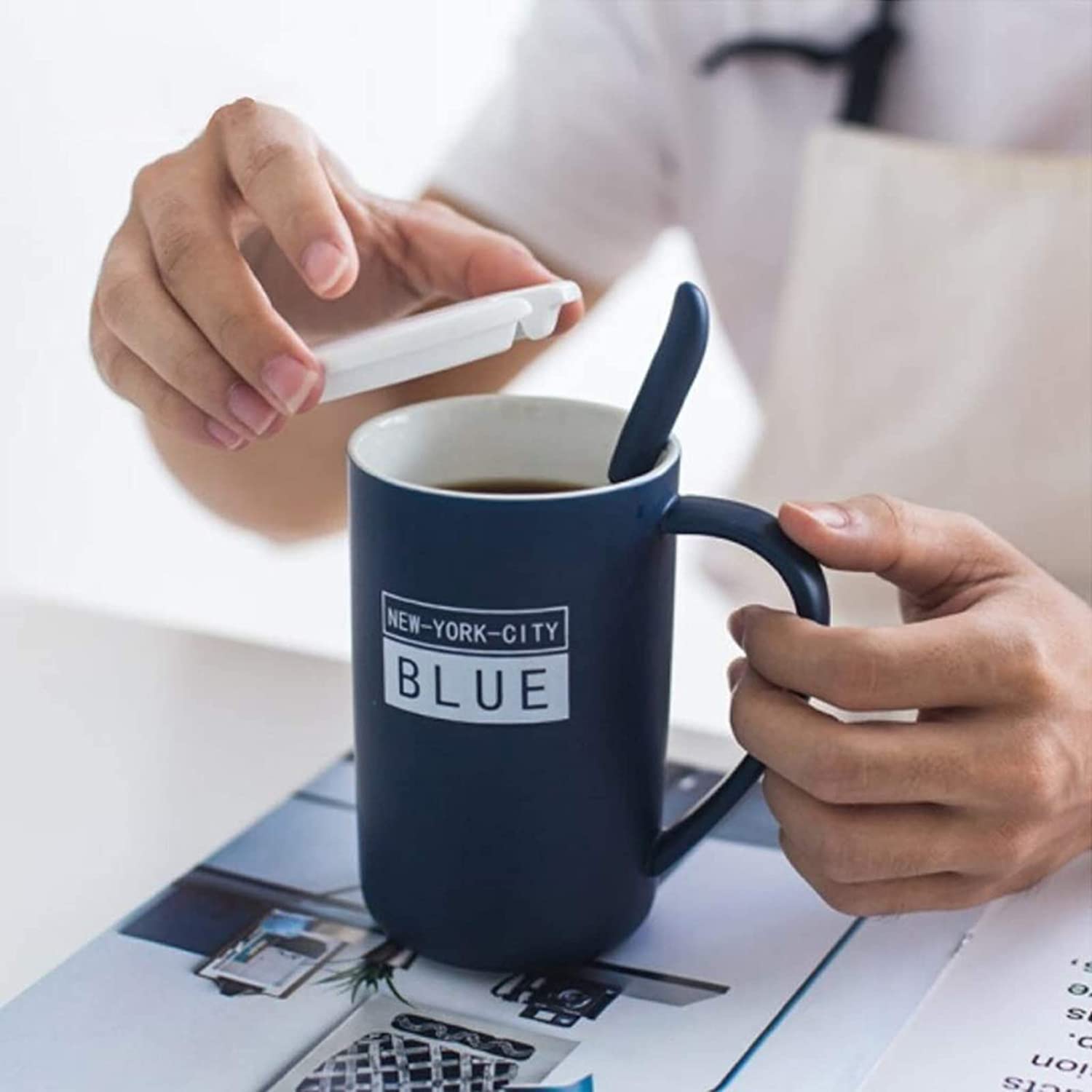 Tazza da caffè in Ceramica Grande capacità Semplice Tazza di Latte di tè for Ufficio e casa Migliore Regalo 450ml / 15.8oz Blu con Coperchio e Cucchiaio (Color : A)