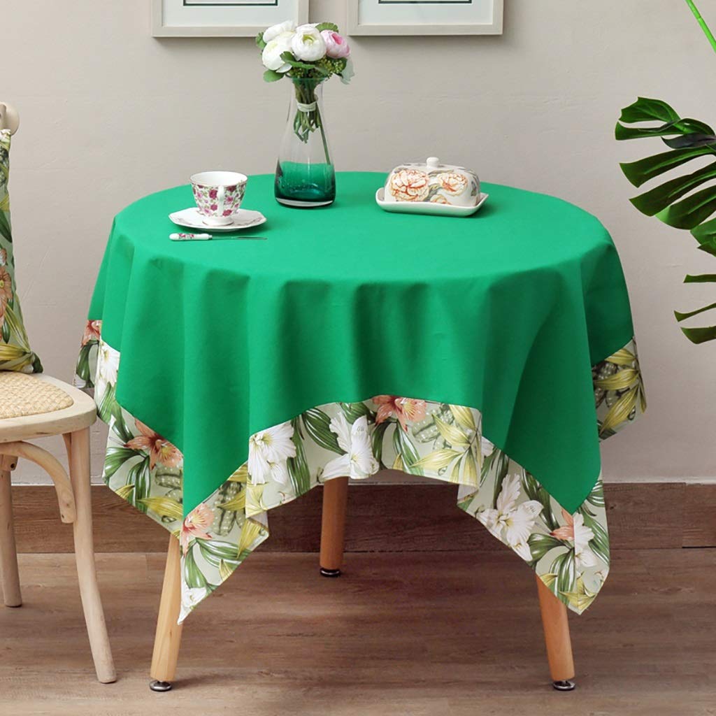 Nappe de Noël rouge et verte pour créer un repas de fête chaleureux
