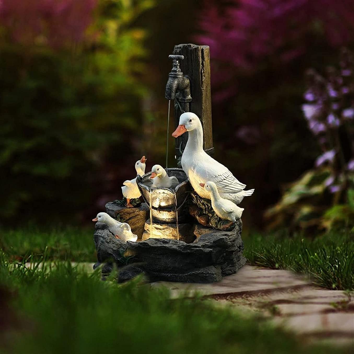 Fiorky Statue de jardin en forme d'animal avec lampes solaires de jardin, fontaine à eau en forme d'écureuil/canard, sculpture extérieure, statue en résine de jardin autoportante, fontaine à eau
