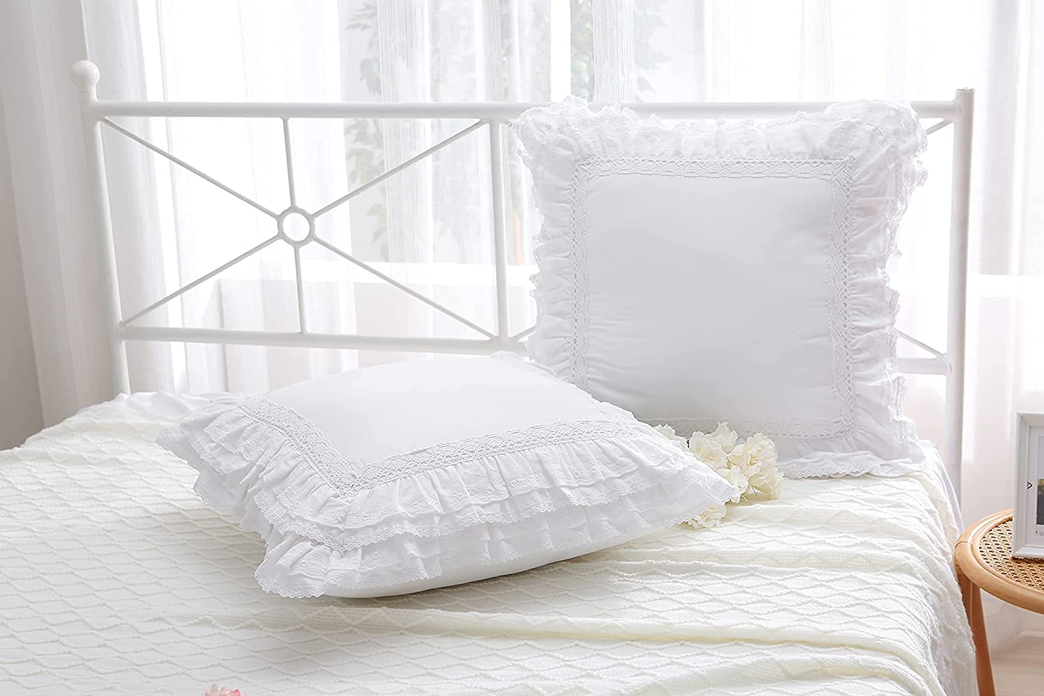 Juego de 2 Fundas de cojín de Encaje Blanco con Volantes de algodón, 55,9 x 55,9 cm, Cremallera