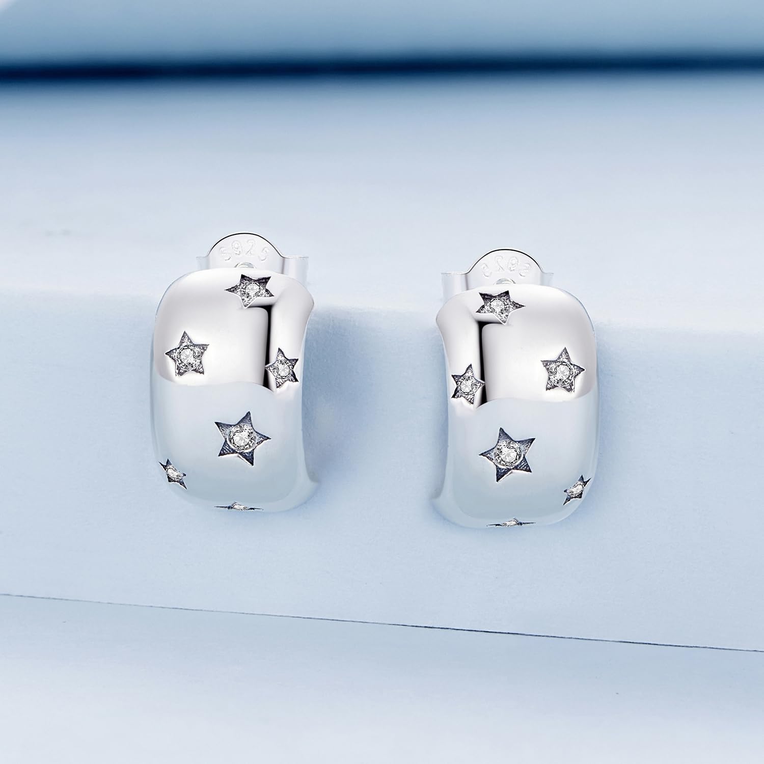 Orecchini a perno a forma di stella scintillante, in argento Sterling 925, leggeri e comodi da indossare