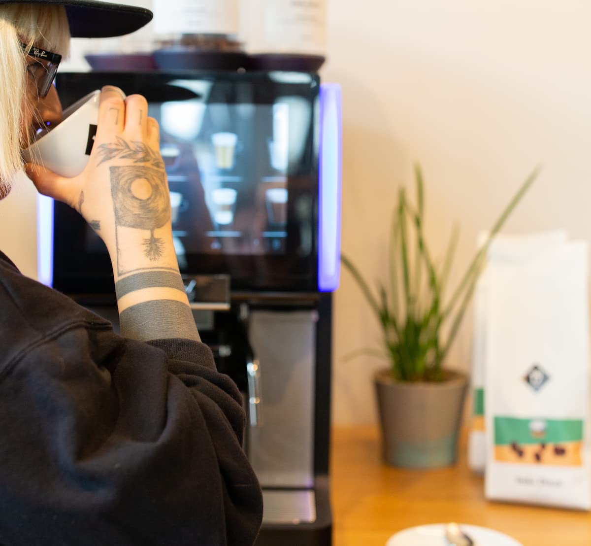 Italo Disco Espresso |1kg ganze Bohne | fair und nachhaltig | frisch geröstet | 100% Arabica Kaffeebohnen | specialty coffee | 19grams Kaffeerösterei
