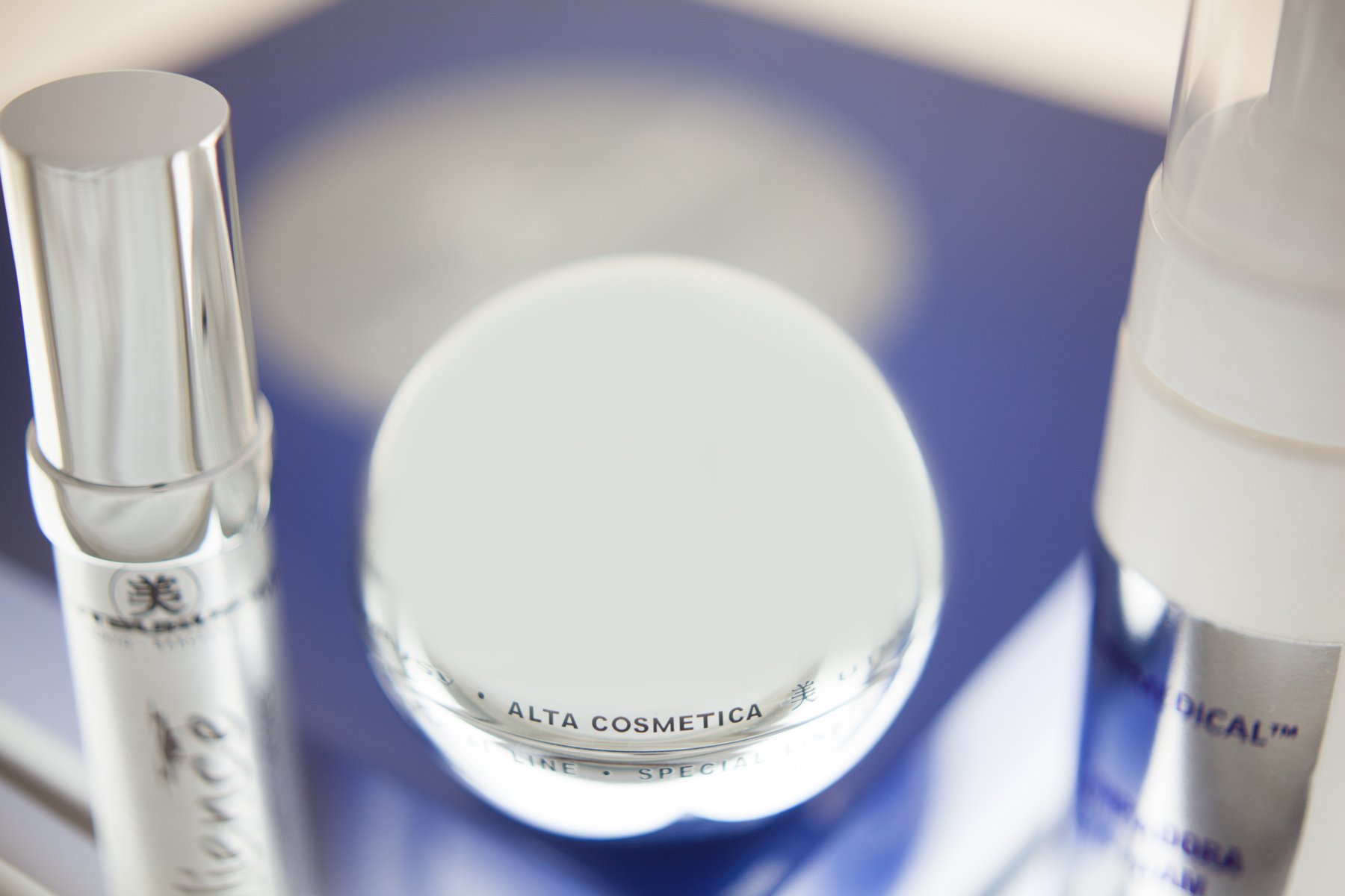 Set Resilience – Tratamiento antiarrugas de Utsukusy – Crema facial, sérum intensivo y limpiador faciall