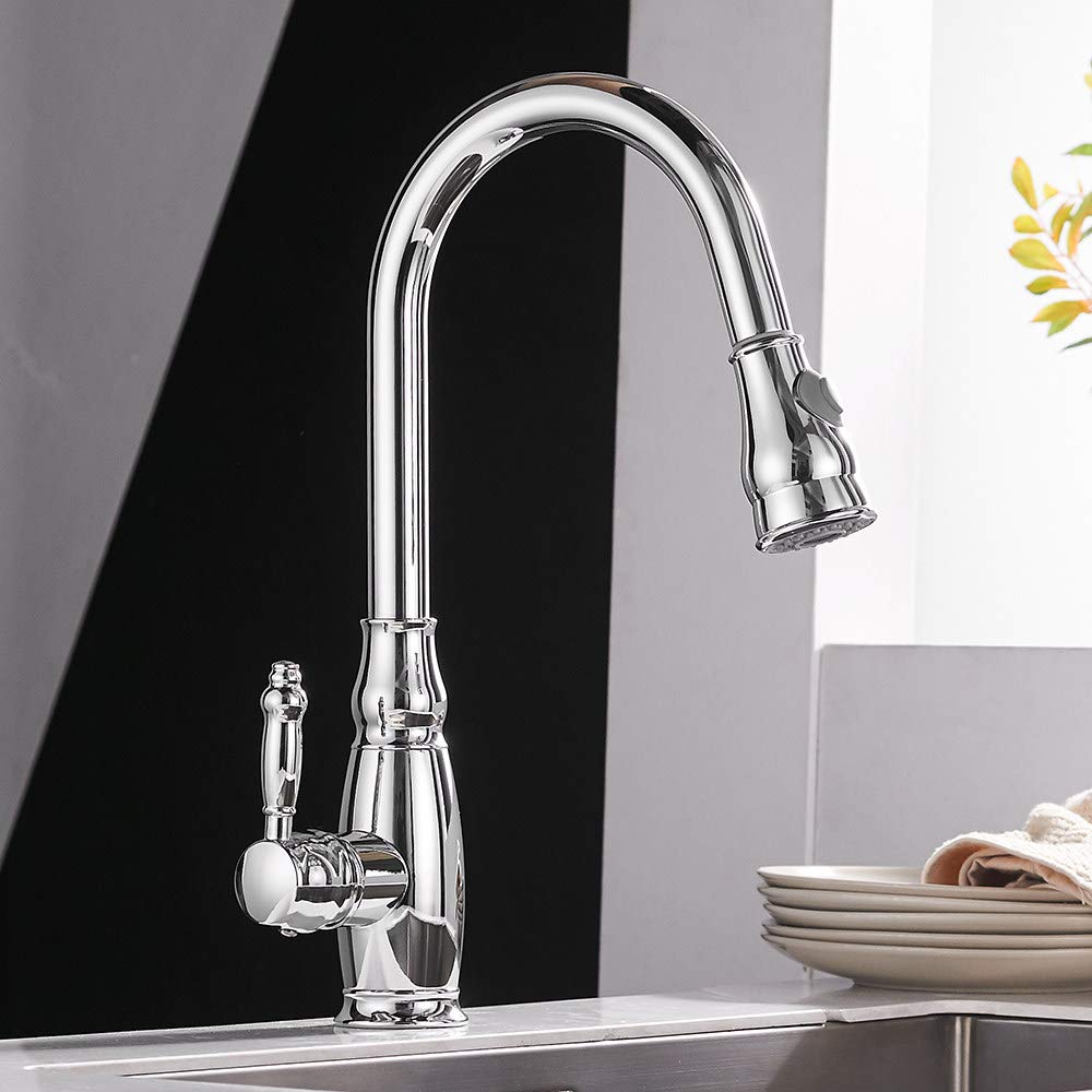 Mélangeur de cuisine doré extractible au design élégant en chrome