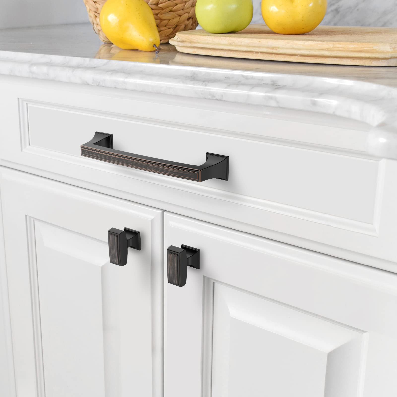 Amerdeco ZH0010 - Paquete de 20 tiradores de bronce aceitado, 5 pulgadas (128 mm) con orificio central, manillas para gabinetes de cocina, tiradores de latón para cajones de baño, tiradores de tocador
