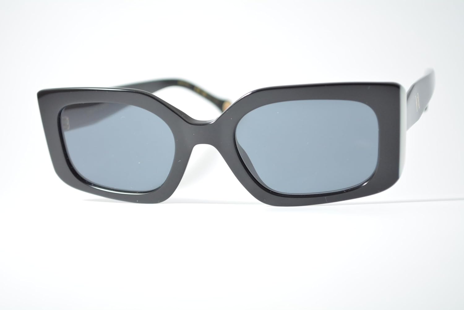 Óculos de Sol Carolina Herrera Her 0182/S 80S – Preto 53 em promoção! Veja a oferta e mais achadinhos de Óculos de sol 2 Hoje é o melhor dia para comprar Óculos de Sol Carolina Herrera Her 0182/S 80S – Preto 53 com aquele preço maroto! Promoção! Aproveite a oferta! 2