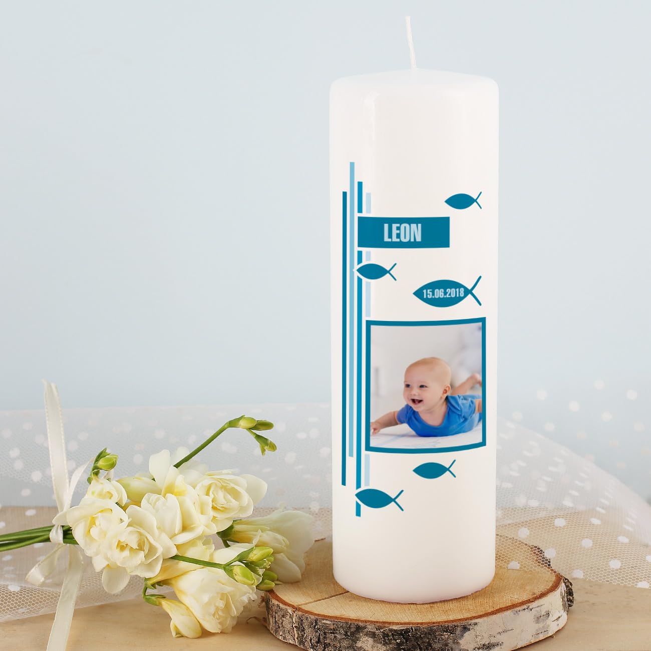 Striefchen® Taufkerze mit Foto, Namen u. Taufdatum, blau 8 x 25 cm (Kreuz)