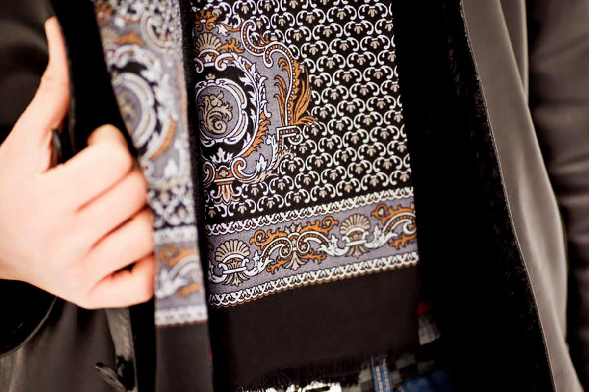 Books.And.More Fashion Scarves Splashes of Сhampagne Pavlovo Posad Men's Woolen Scarf (Burgundy) 10.6х55-Inch Men's Scarf Winter Scarf for Men
