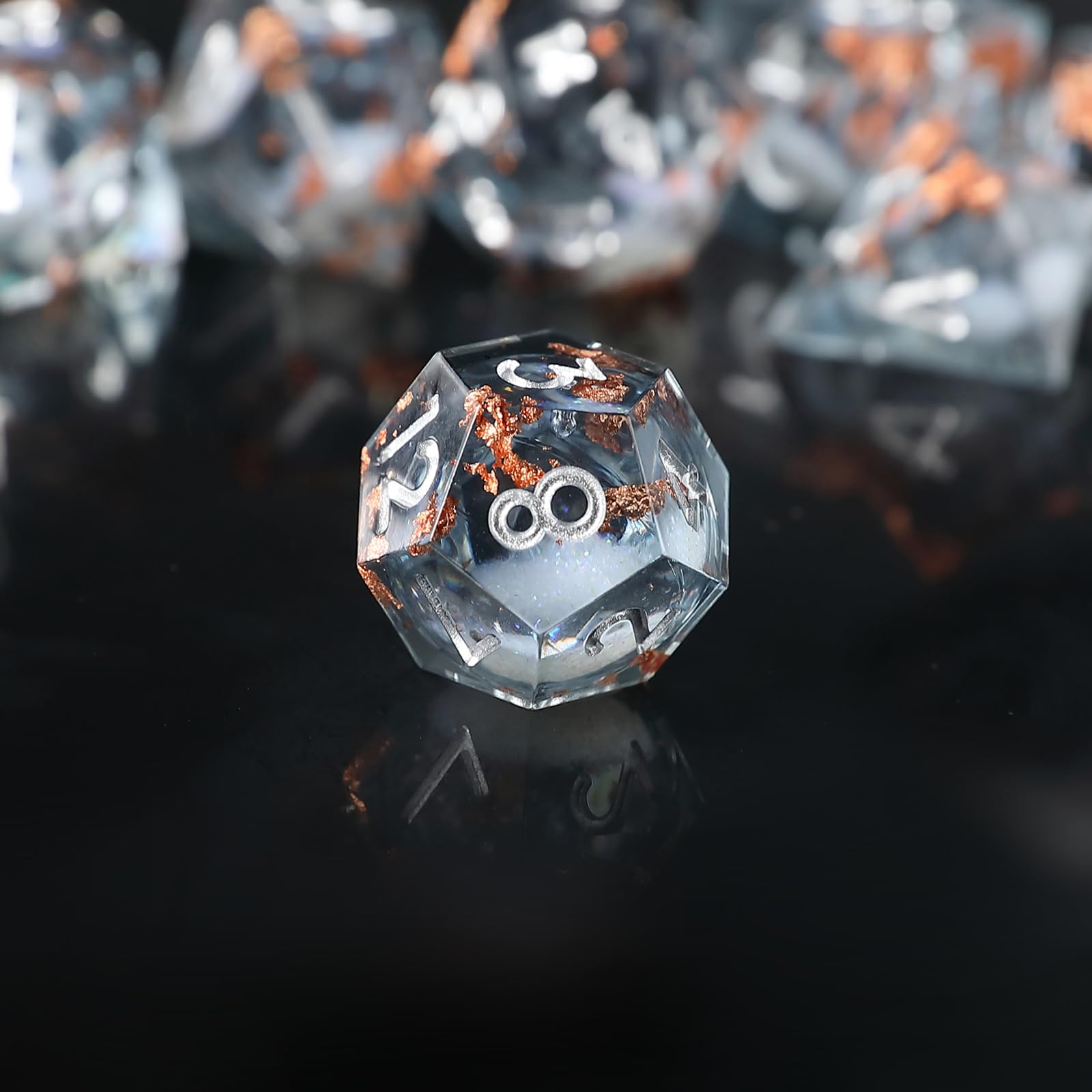 Liquid Core DND Würfel Set 7pcs, Treibsand Polyeder Kunstharz Würfel mit Scharfen Kanten für Dungeons und Dragons, RPG D20 D12 D10 D8 D6 D4 Würfel, Goldfolie Thematisch D&D Rollenspiel Würfel