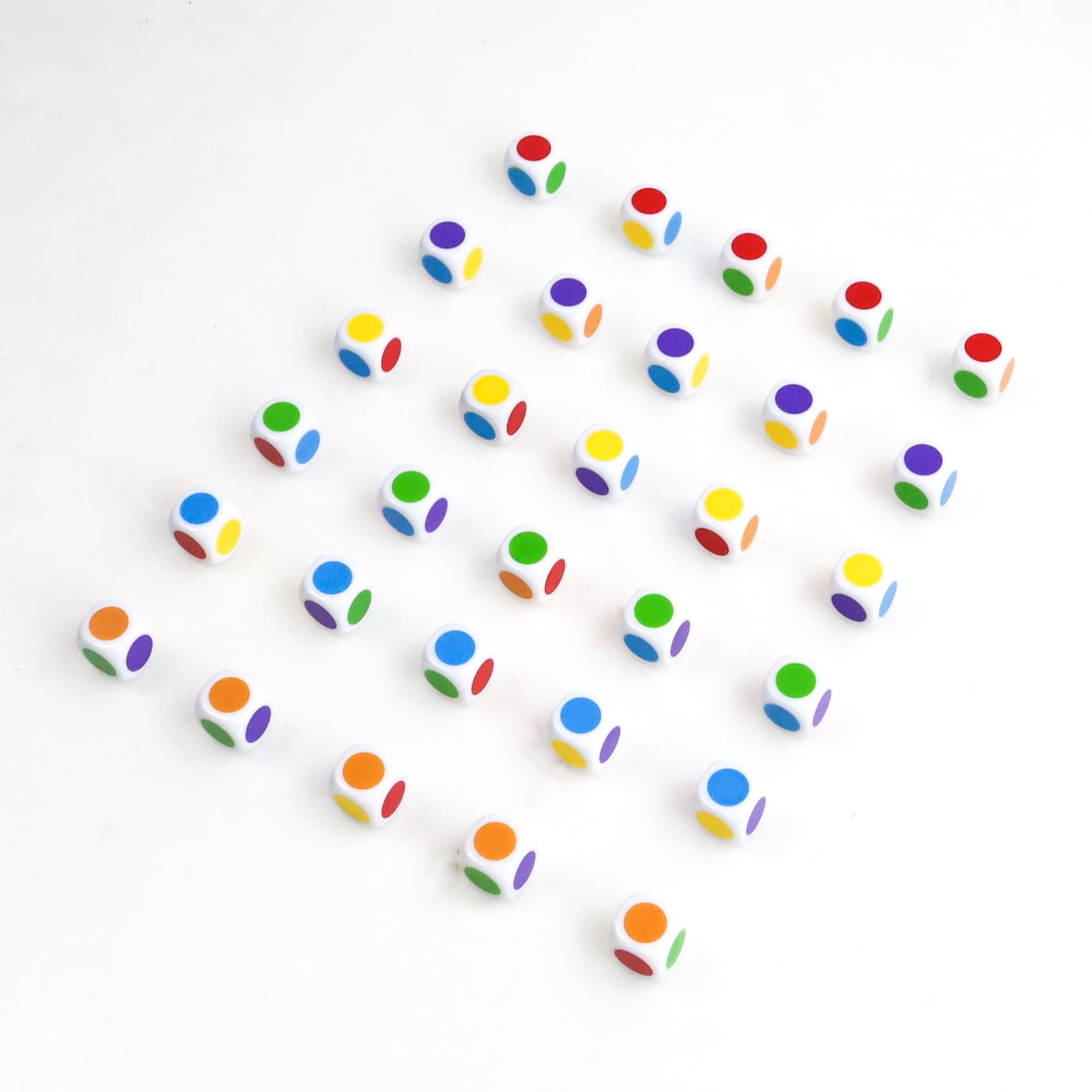 QUTHZZHY Lot de 50 dés multicolores de 16 mm avec poches, cubes de couleur à 6 côtés, dés de jeu pour jeux de cartes de table, cubes acryliques, lancers 10 couleurs, pour