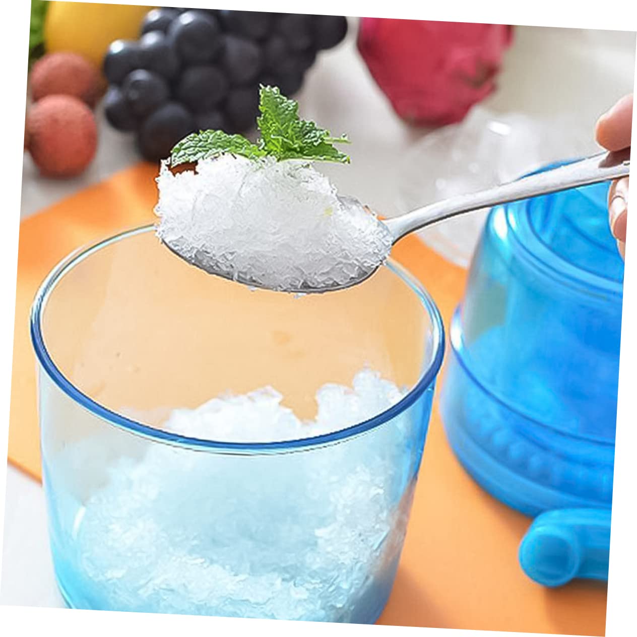 GRIRIW Hand-cranked Ice Crusher for Home Mini Ice Shaver Machine Manual Ice Chopper Sturdy and Easy to Use