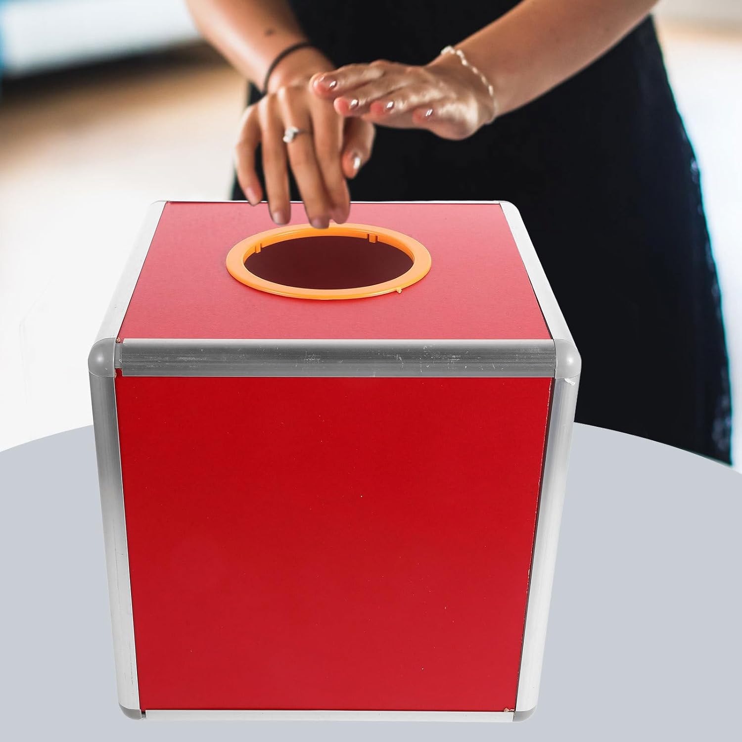 Raffle Ticket Storage Box with 50 Red Balls, 25cm Single-sided Red Plastic Donation and Voting Container for Party Games and Lottery Events