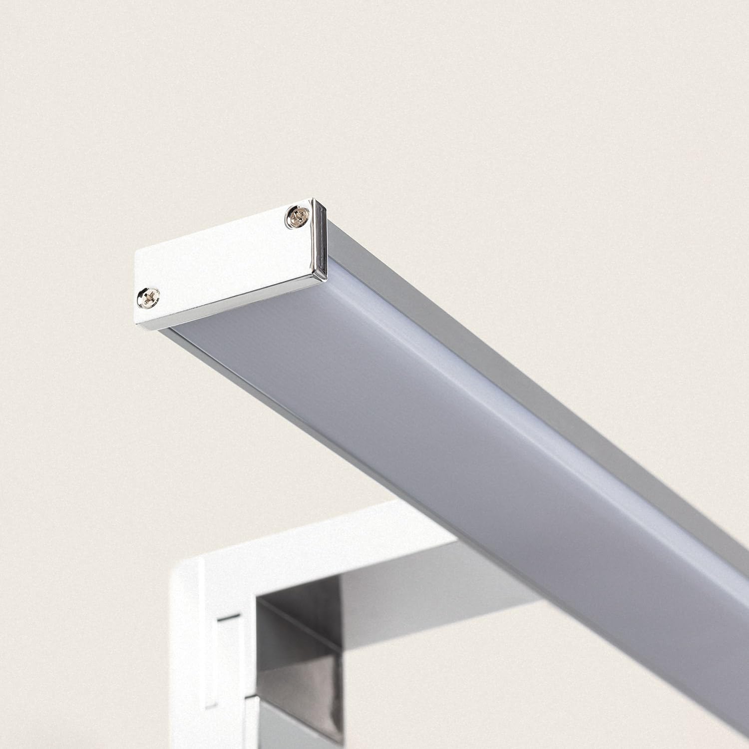 LEDKIA LIGHTING Aplique Espejo Baño 6W Plata Kendari 2700K Blanco Cálido