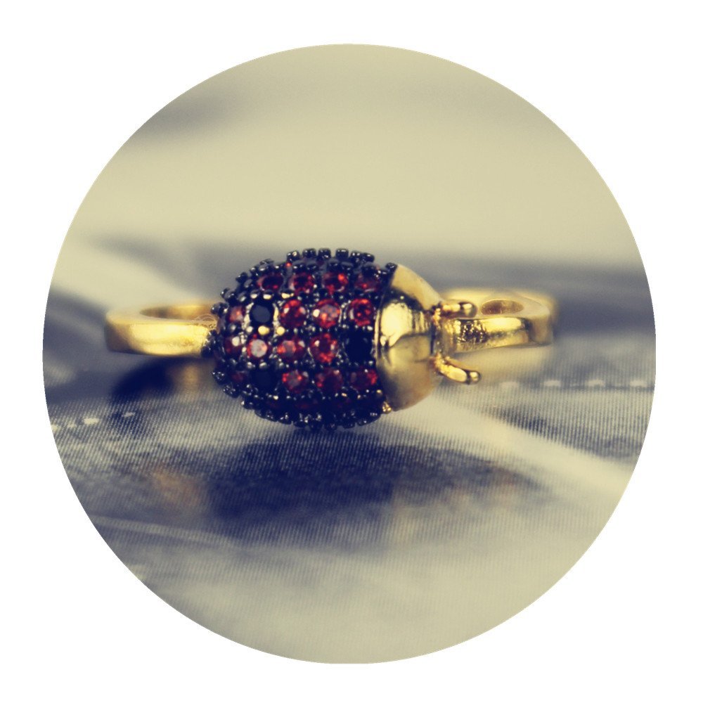 Cherryzz Fashion Asymmetric Sparkling Glaring Crystal Ladybird Lady Beetle Shaped Earrings Cuff Clip