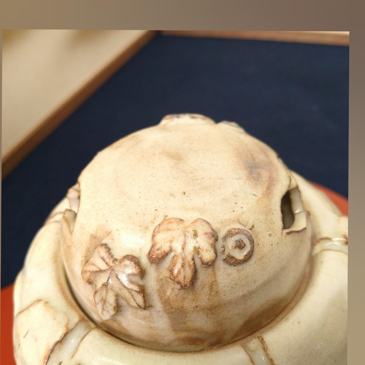 高見世清光造 鞍見窯 萩焼 共箱 三足 公式通販 茶碗（共箱） 栞付 葡萄