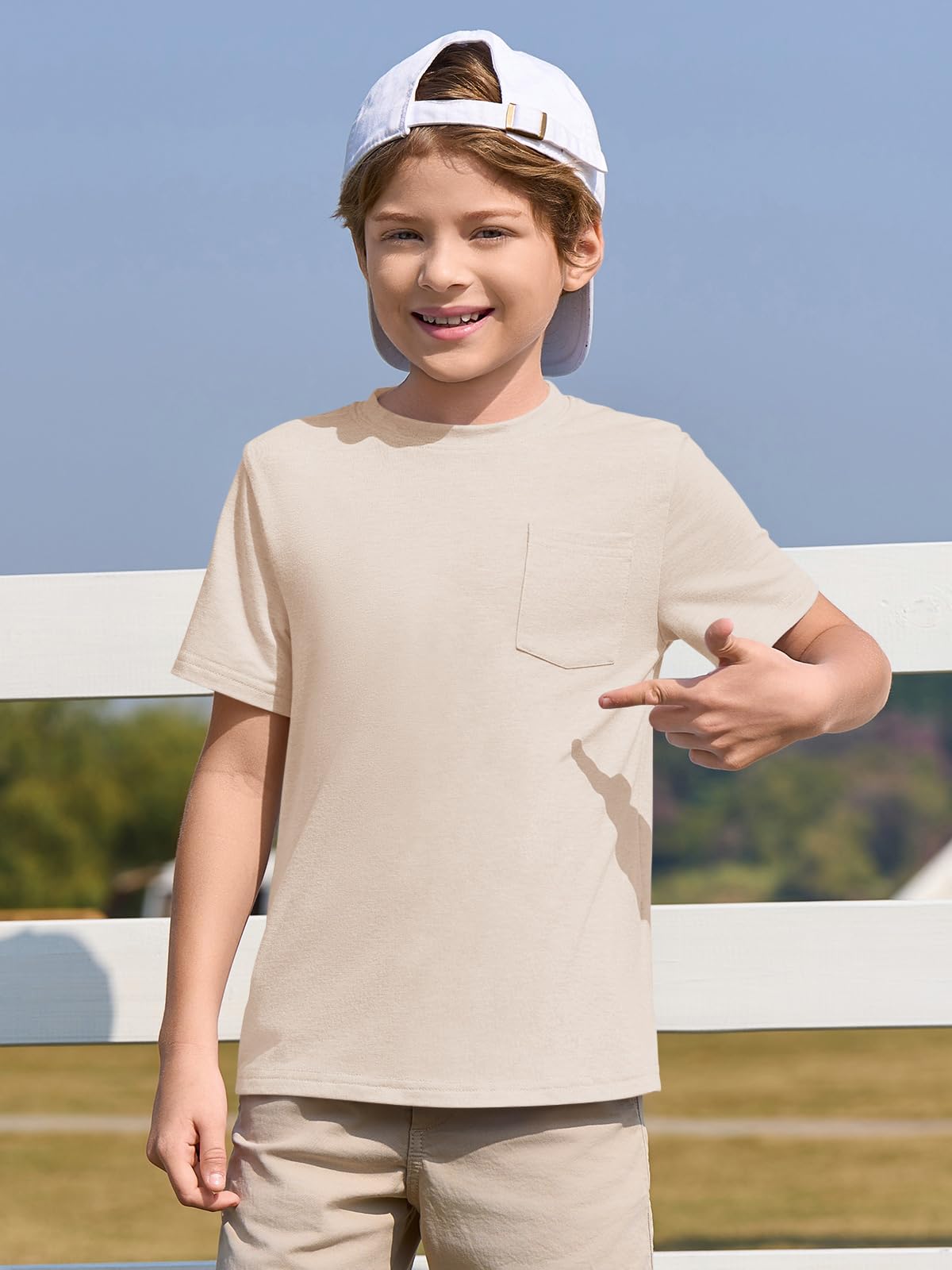 Haloumoning Camiseta de manga corta con cuello redondo para niños, para verano, lisa, ligera, ajuste regular, camisetas deportivas, informales, básicas, con bolsillo en el pecho, 5-14 años — view 3