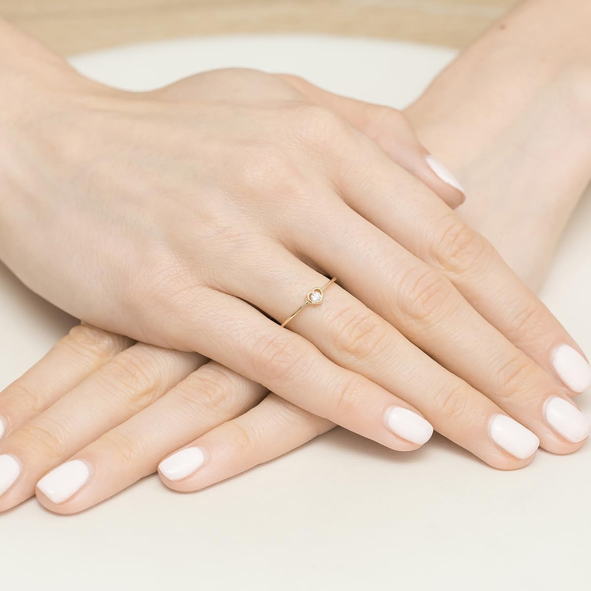 MARKO Damen Ring aus 333 Echtgold (8K) mit Zirkonia im Herzdesign – Zarter Goldring als Geschenk oder Verlobungsring | Eleganter Vorsteckring Schmuck Gold