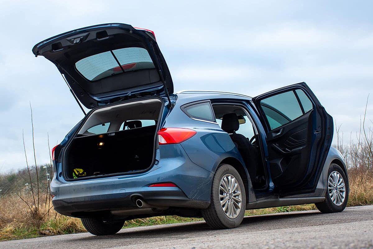 Fahrzeugspezifische Sonnenblenden Für Ford Focus IV Turnier (ab 09/2018) – 2-teiliges Set Mit Tragetasche, Schwarz
