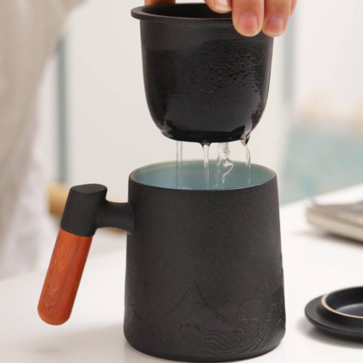 Veemoon Mug Design Rétro Créatif Poignée en Bois en Céramique Noir 400ml avec Infuseur et Couvercle pour Café Maison