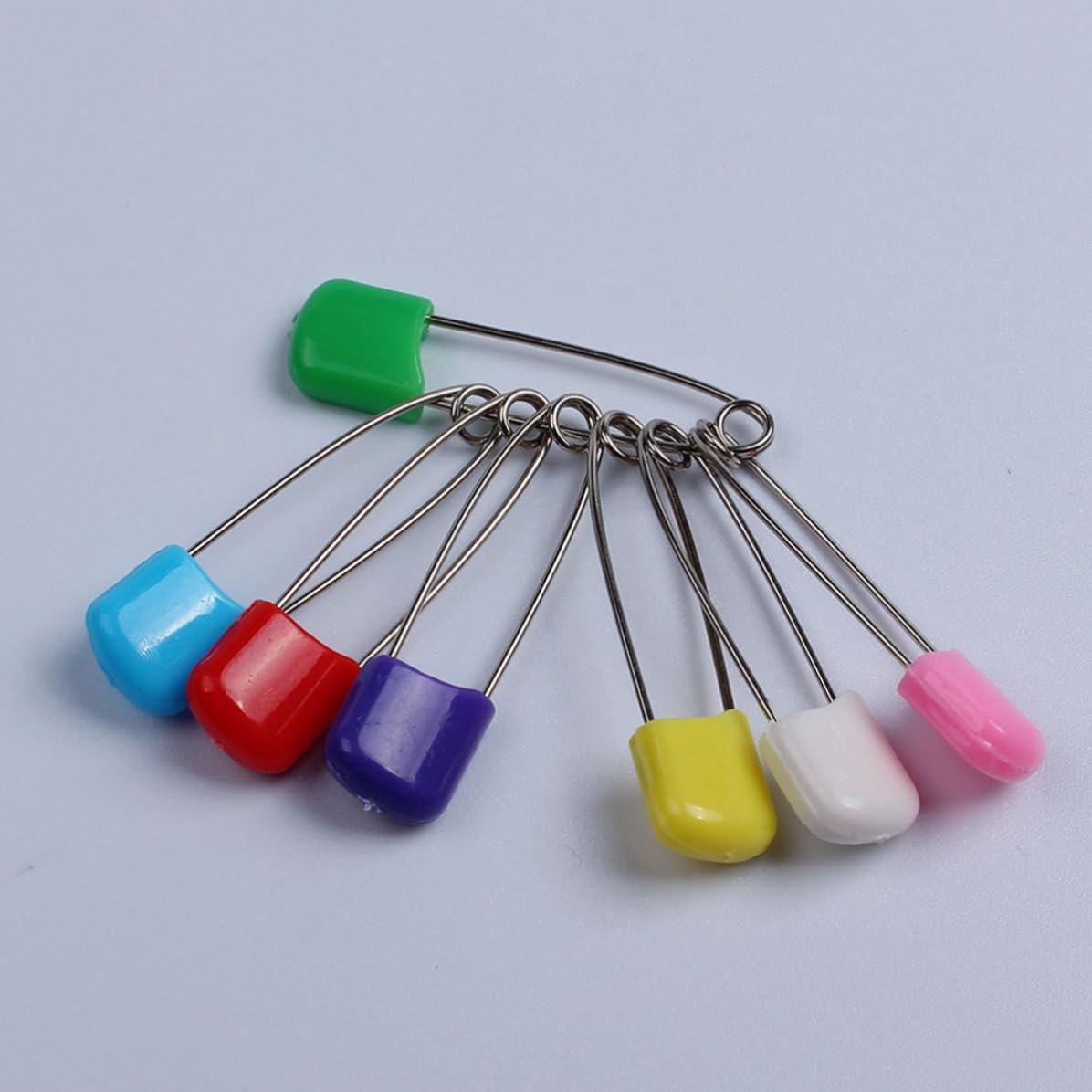 Safety Diaper Pins Easy to Open Steel and Plastic Pins 100pcs with Locking Plastic Heads for Cloth Diapers and Nursing Accessories for Saliva Towels and Care