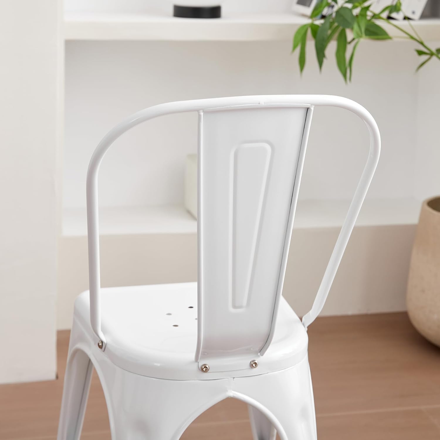 Lot de 4 Chaises de Salle à Manger Empilables en Métal Style Industriel Vintage, Convient pour Une Utilisation Intérieure et Extérieure, Chaise de Jardin, Blanc